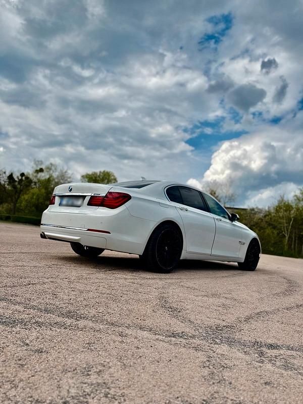Second-hand BMW 730 245 CP (180 kW) 2012 Alb Berlinǎ