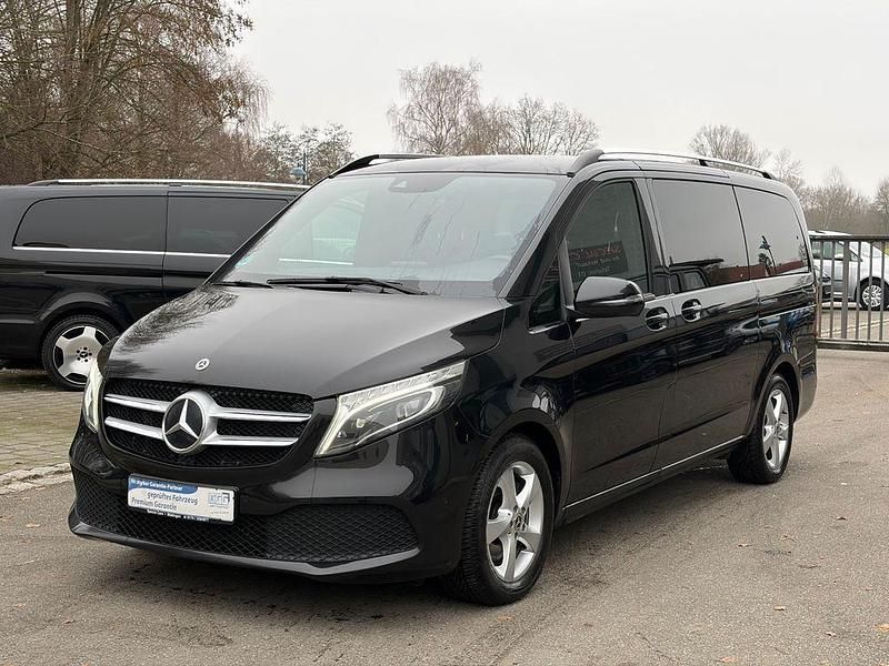 Schwarz Gebraucht 2020 Mercedes V220 Edition Van / Kleinbus | 34.900 € (Guter Preis) - Bild 1/4