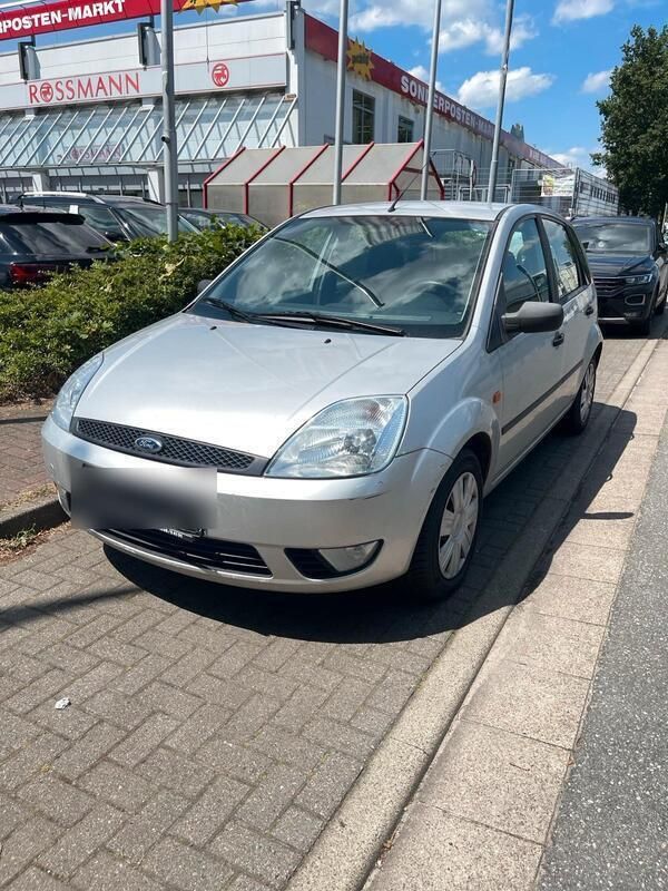Grau Gebraucht 2002 Ford Fiesta Kleinwagen | 2.200 € (Fairer Preis) - Bild 1/4