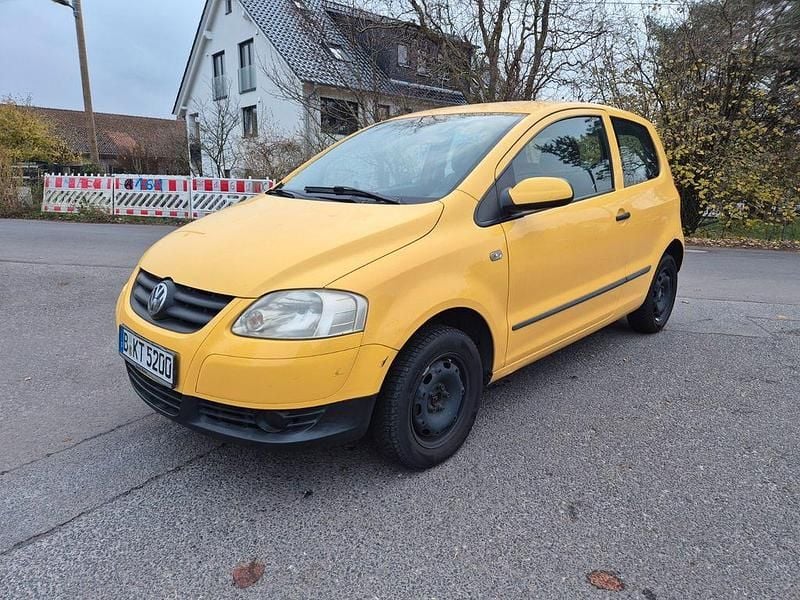 Gelb Gebraucht 2005 VW Fox Basis Kleinwagen | 999 € (Guter Preis) - Bild 1/4