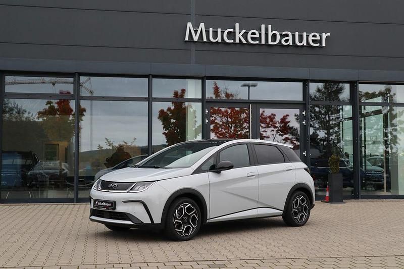 Weiß Neu 2025 BYD Dolphin Design Kleinwagen | 30.490 € (Fairer Preis) - Bild 1/4
