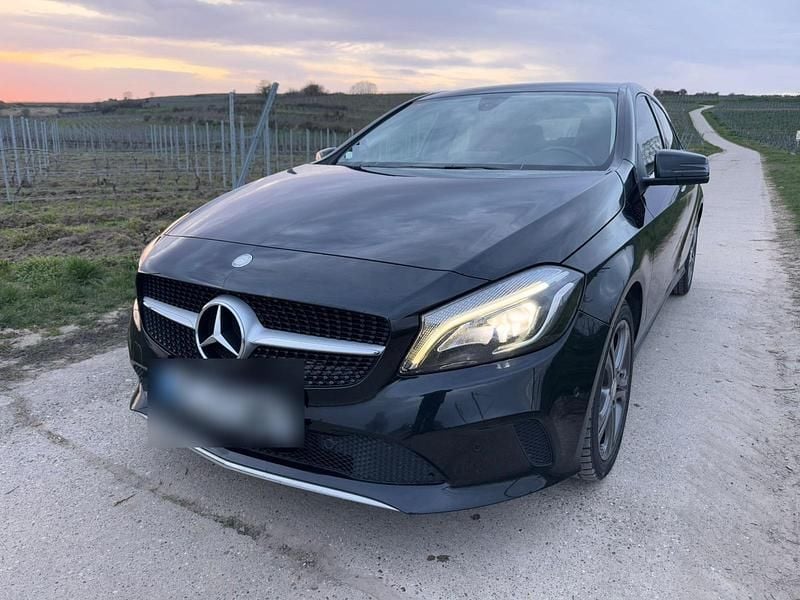 Gebraucht Mercedes A200 156 PS (114 kW) 2016 Schwarz Limousine