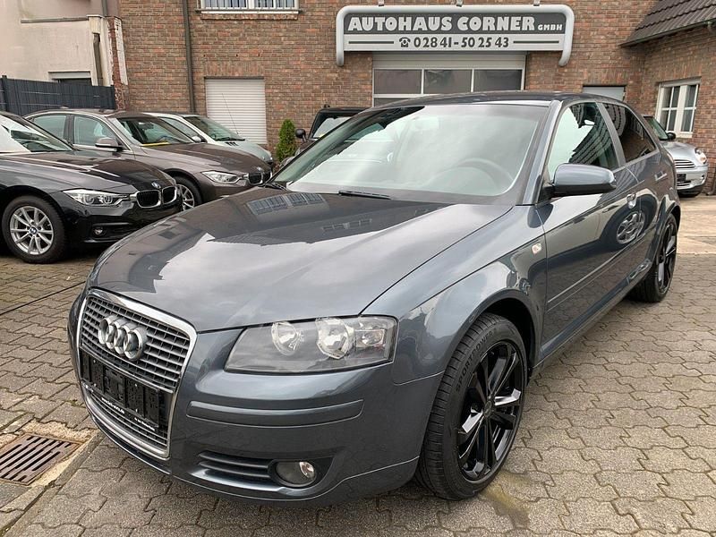 Grau Gebraucht 2007 Audi A3 Attraction Limousine | 4.150 € - Bild 1/4