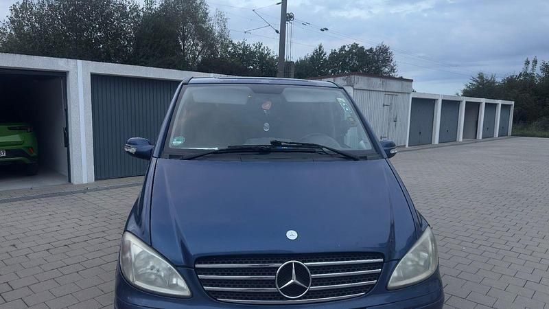 Silber Gebraucht 2004 Mercedes Viano Van / Kleinbus | 3.900 € - Bild 1/4