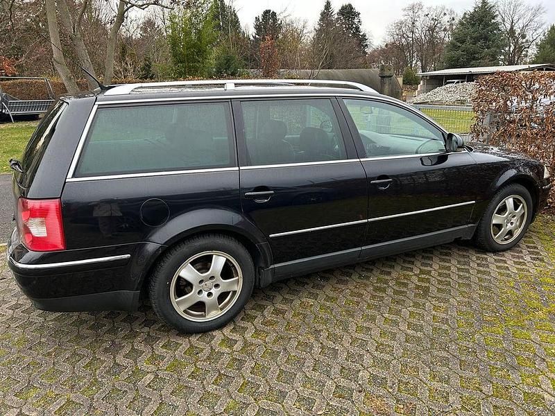 Schwarz Gebraucht 2004 VW Passat Comfortline Kombi | 1.399 € (Guter Preis) - Bild 1/4