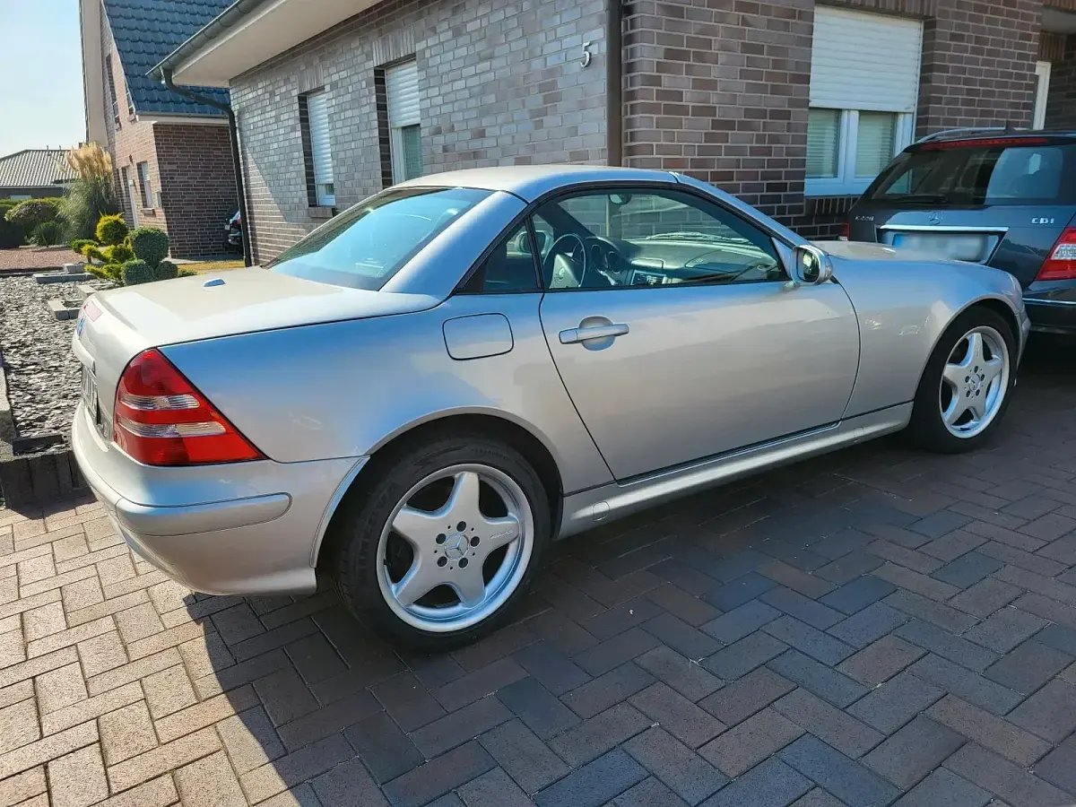 Gebraucht Mercedes SLK320 217 PS (159 kW) 2001 Silber Cabrio