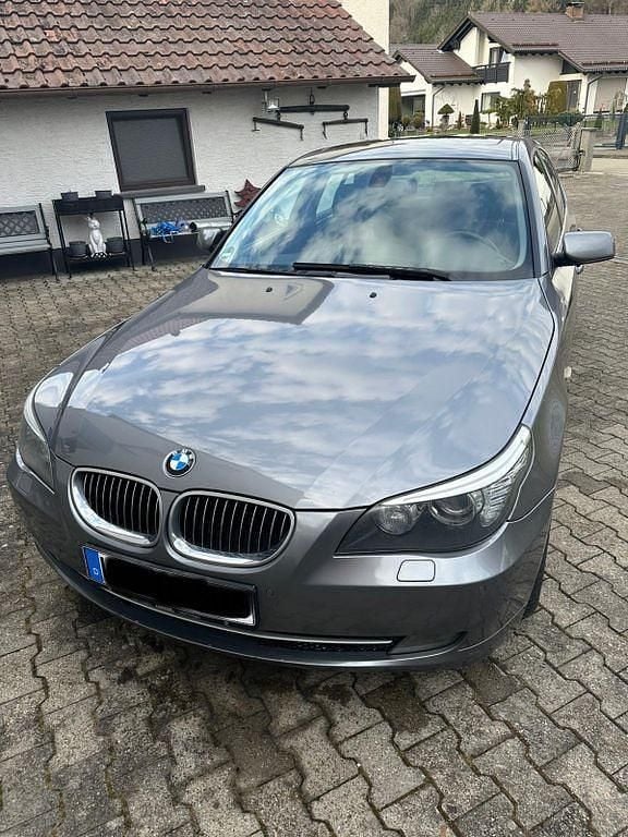 Gebraucht BMW 525 197 PS (144 kW) 2008 Grau Limousine