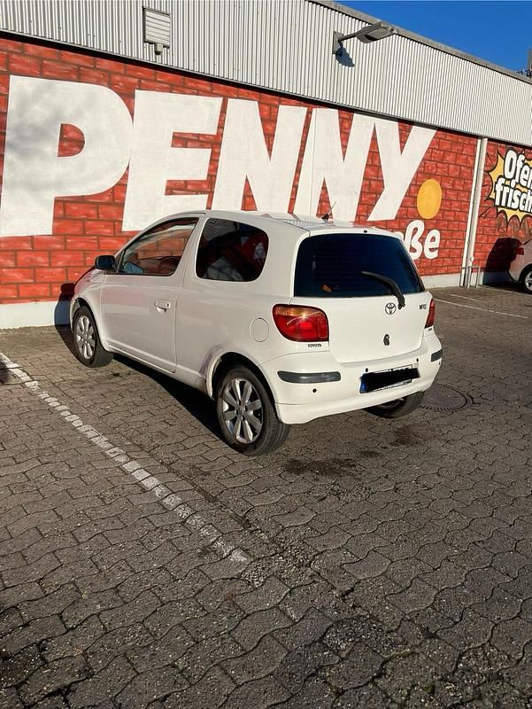 Gebraucht Toyota Yaris 65 PS (47 kW) 2005 Weiß Kleinwagen