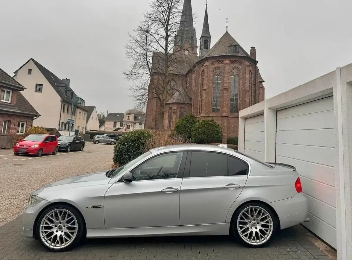 Gebraucht BMW 325 218 PS (160 kW) 2005 Silber Limousine