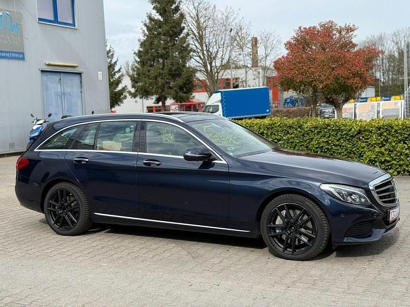 Gebraucht Mercedes C400 333 PS (244 kW) 2015 Blau Kombi