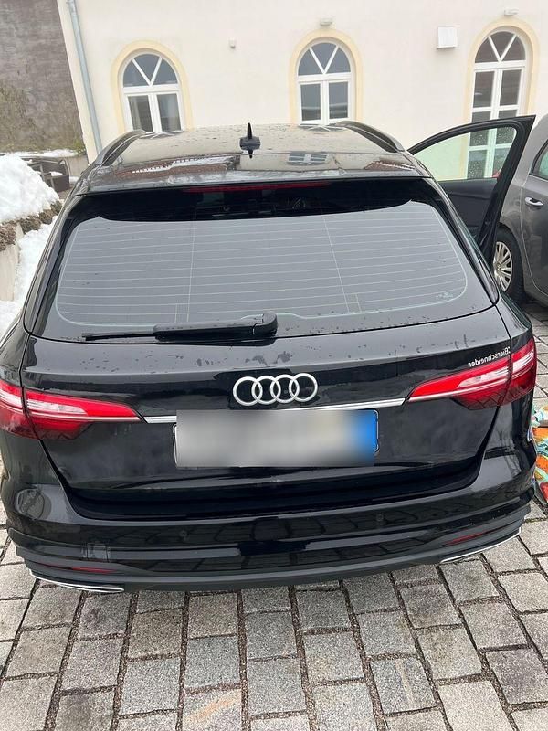 Gebraucht Audi A4 Comfort 163 PS (119 kW) 2020 Schwarz Kombi