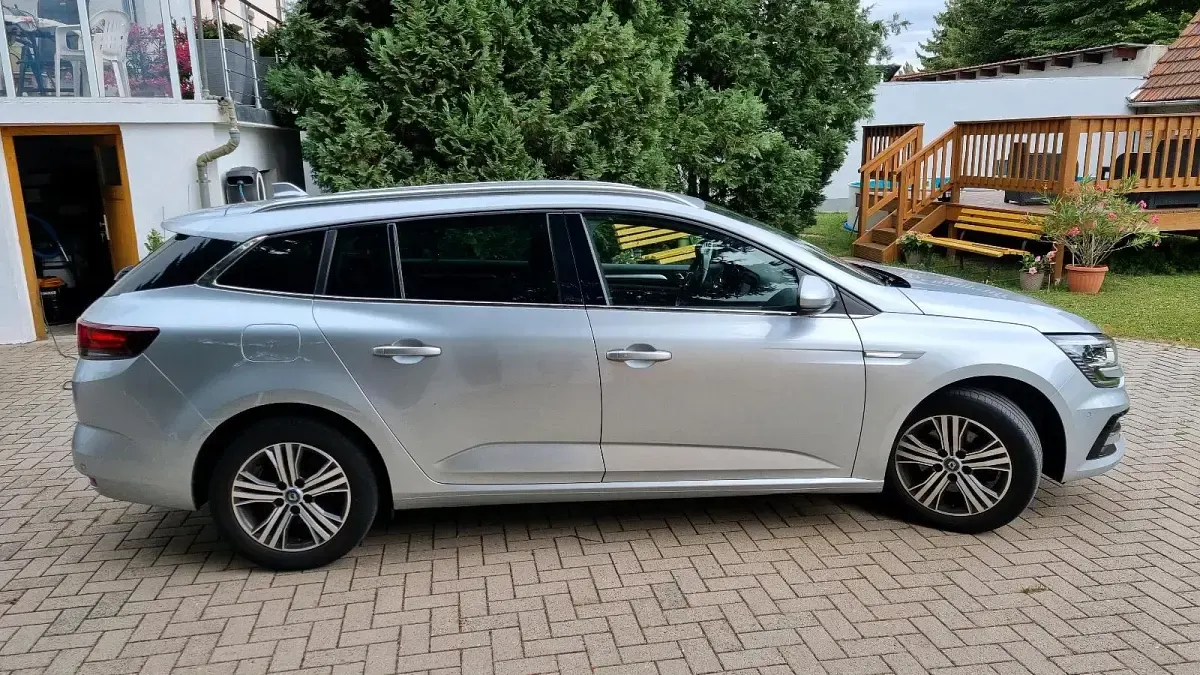 Gebraucht Renault Mégane IV Intens 159 PS (116 kW) 2021 Silber Kombi