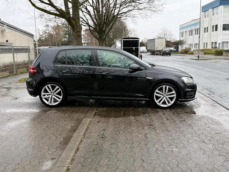 Gebraucht VW Golf VII R-line 122 PS (89 kW) 2014 Schwarz Kleinwagen