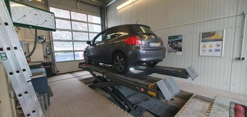 Gebraucht Toyota Auris 96 PS (70 kW) 2008 Grau Kleinwagen
