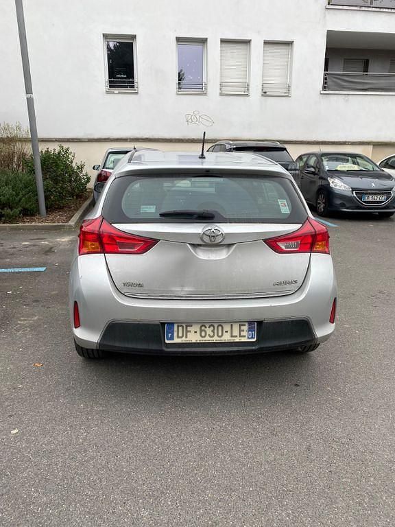 Gebraucht Toyota Auris Edition 90 PS (66 kW) 2014 Silber Limousine