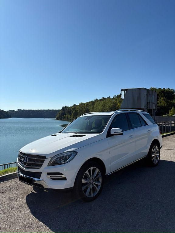 Weiß Gebraucht 2015 Mercedes ML350 SUV | 21.600 € (Guter Preis) - Bild 1/4