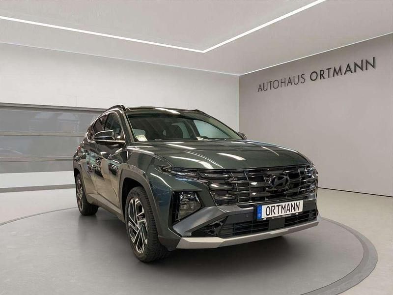 Cypress green / mic Gebraucht 2024 Hyundai Tucson Turbo SUV | 38.890 € - Bild 1/4