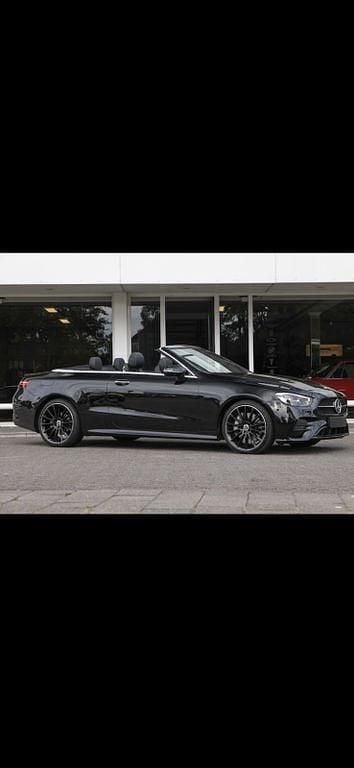 Gebraucht Mercedes E300 AMG 258 PS (189 kW) 2023 Schwarz Cabrio