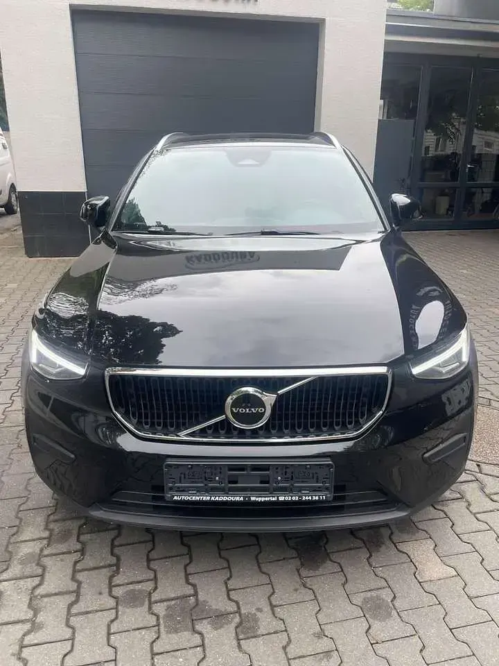 Gebraucht Volvo XC40 Core 163 PS (119 kW) 2025 Schwarz SUV