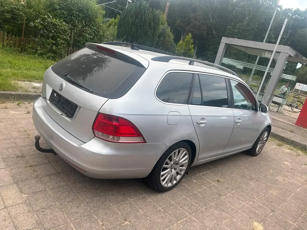 Gebraucht VW Golf VI 105 PS (77 kW) 2011 Silber Kleinwagen