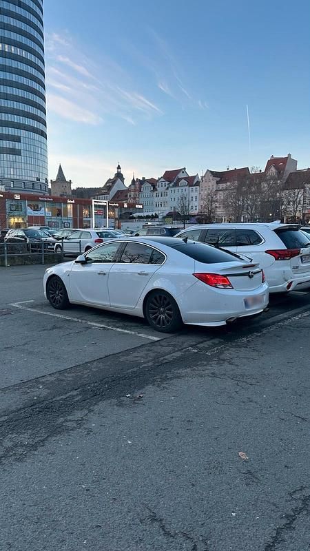 Gebraucht Opel Insignia 220 PS (161 kW) 2011 Weiß Limousine