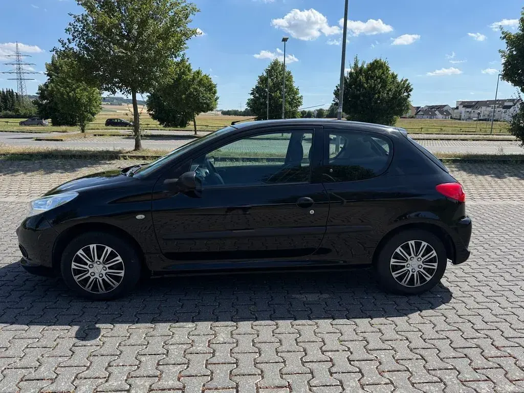 Gebraucht Peugeot 206+ Urban Move 60 PS (44 kW) 2011 Schwarz Kleinwagen