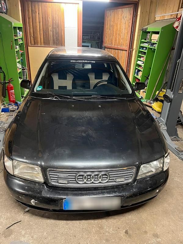 Schwarz Gebraucht 1996 Audi A4 Kombi | 1.700 € (Fairer Preis) - Bild 1/4