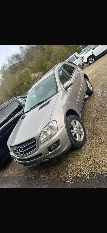 Gebraucht Mercedes ML320 224 PS (164 kW) 2007 Gold SUV