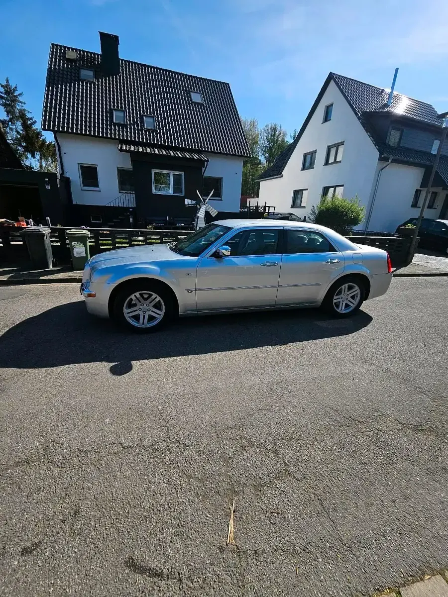 Second-hand Chrysler 300C 193 CP (141 kW) 2008 Gri Berlinǎ