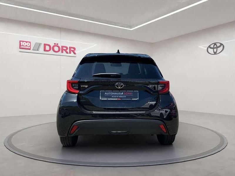 Neu Toyota Yaris Hybrid 116 PS (85 kW) 2025 Schwarz metallic Kleinwagen