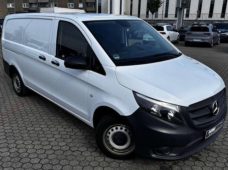Weiß Gebraucht 2023 Mercedes Vito Van | 24.800 € (Superpreis) - Bild 1/4
