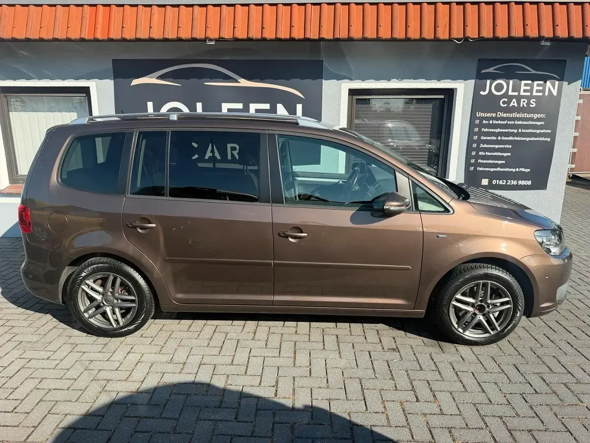 Gebraucht VW Touran Edition 105 PS (77 kW) 2014 Braun Van / Kleinbus