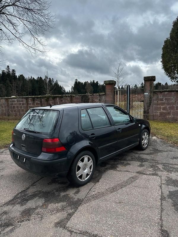 Gebraucht VW Golf IV 90 PS (66 kW) 2001 Schwarz Kleinwagen
