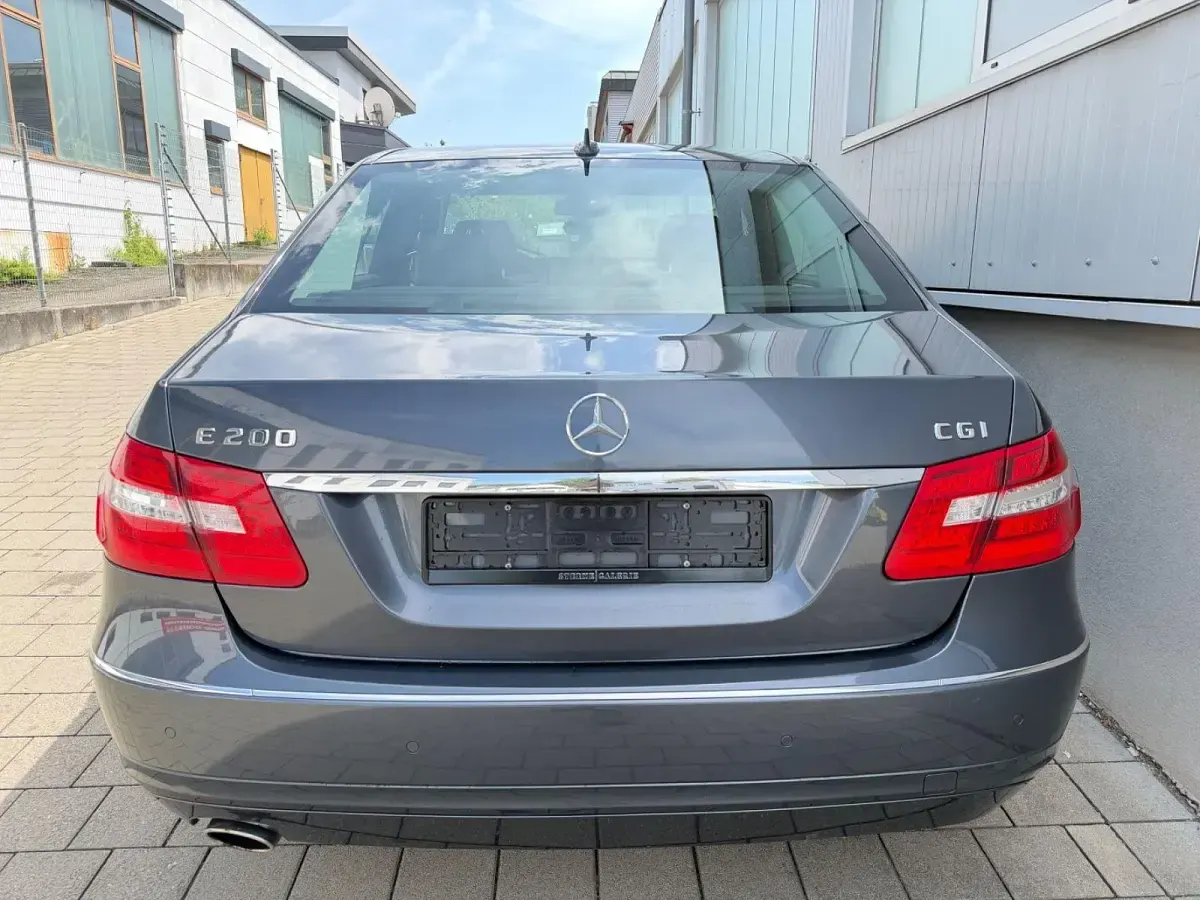 Gebraucht Mercedes E200 184 PS (135 kW) 2009 Grau Limousine