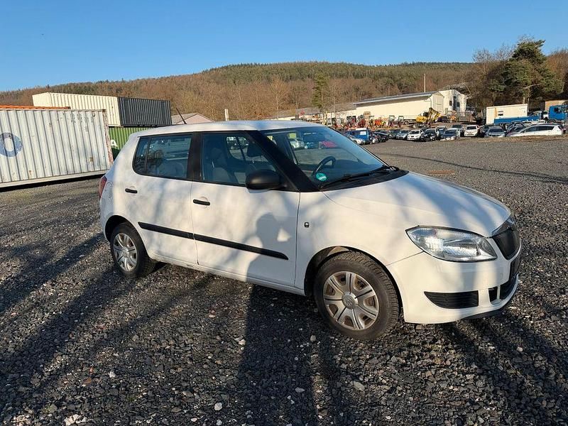 Gebraucht Skoda Fabia Cool Edition 75 PS (55 kW) 2013 Weiß Limousine