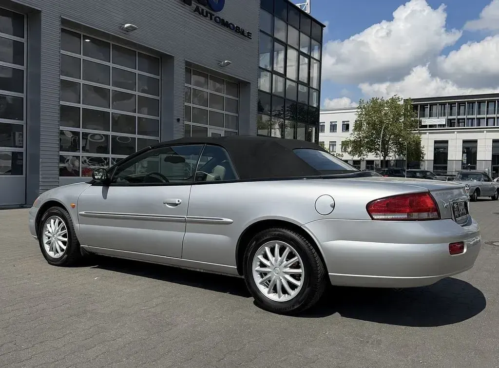 Usado Chrysler Sebring Cabriolet 203 CV (149 kW) 2003 Plateado Descapotable