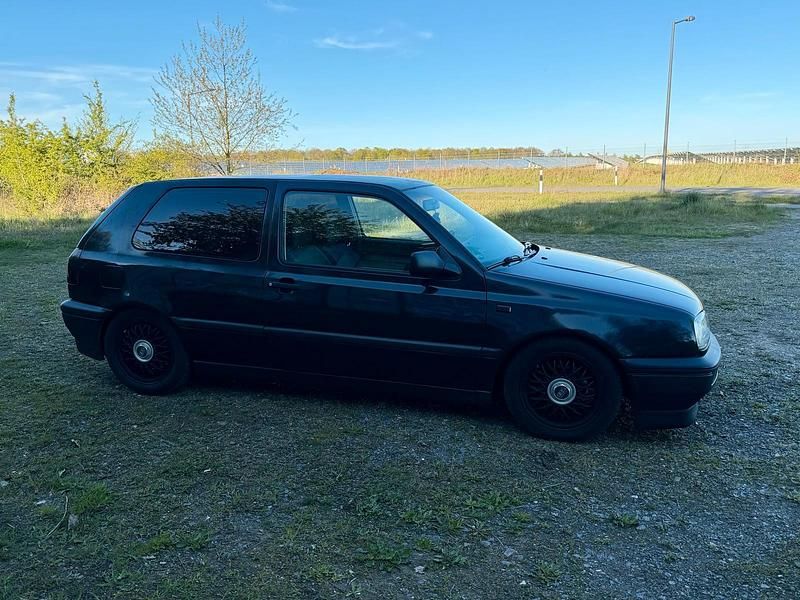 Brugt VW Golf III 75 HK (55 kW) 1992 Sort Hatchback