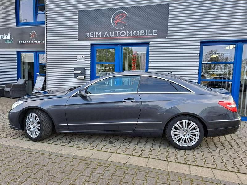 Usata Mercedes E550 184 CV (135 kW) 2011 Grigio Coupé