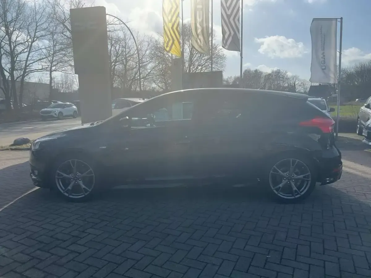 Usata Ford Focus ST-Line 140 CV (102 kW) 2018 Nero Berlina