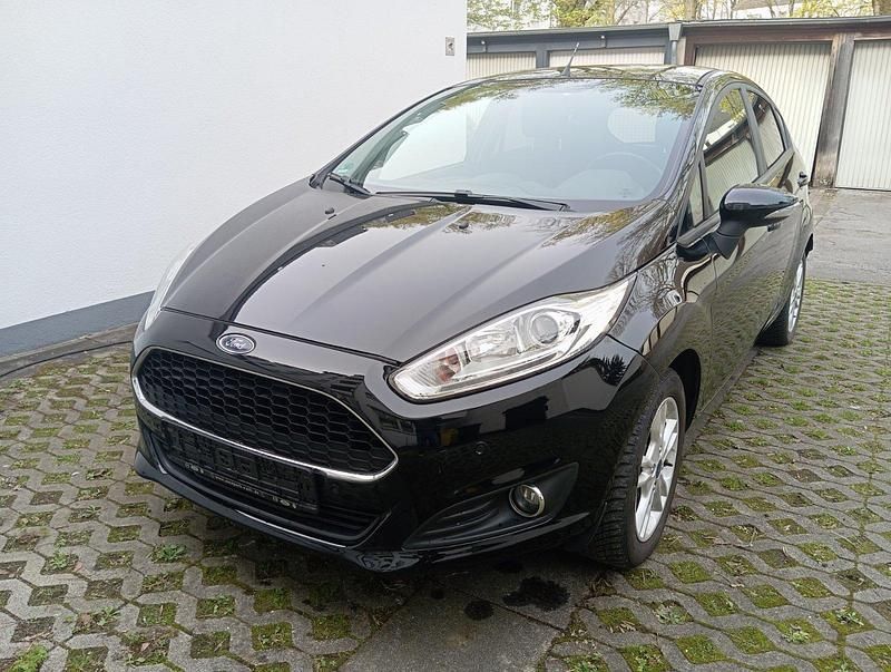 Gebraucht Ford Fiesta Trend 60 PS (44 kW) 2016 Schwarz Limousine