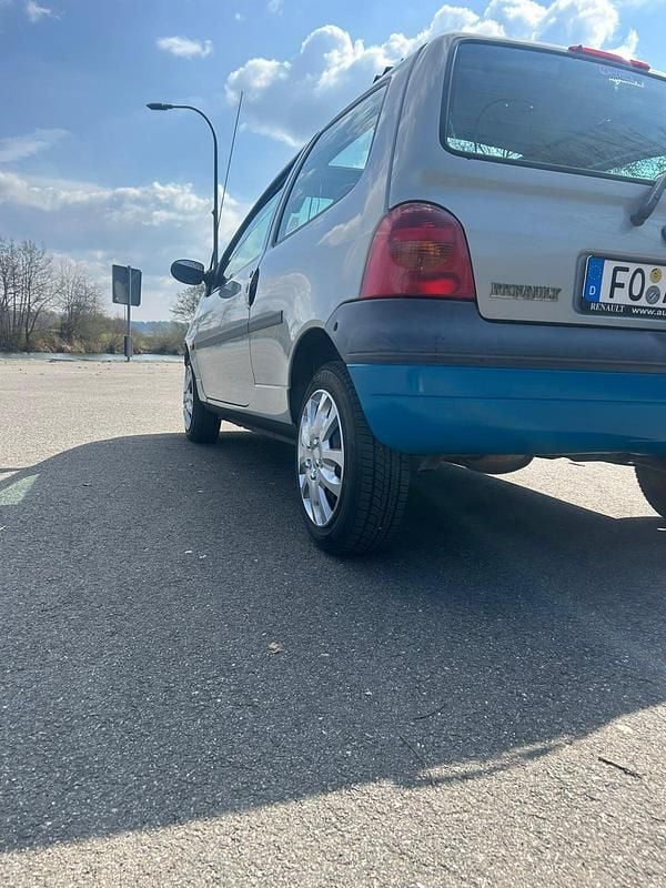 Second-hand Renault Twingo 58 CP (42 kW) 2002 Argintiu Hatchback