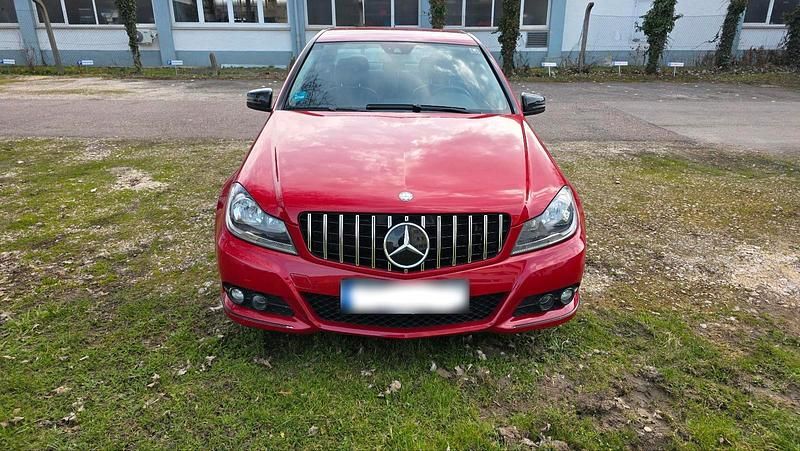 Gebraucht Mercedes C200 184 PS (135 kW) 2012 Rot Limousine