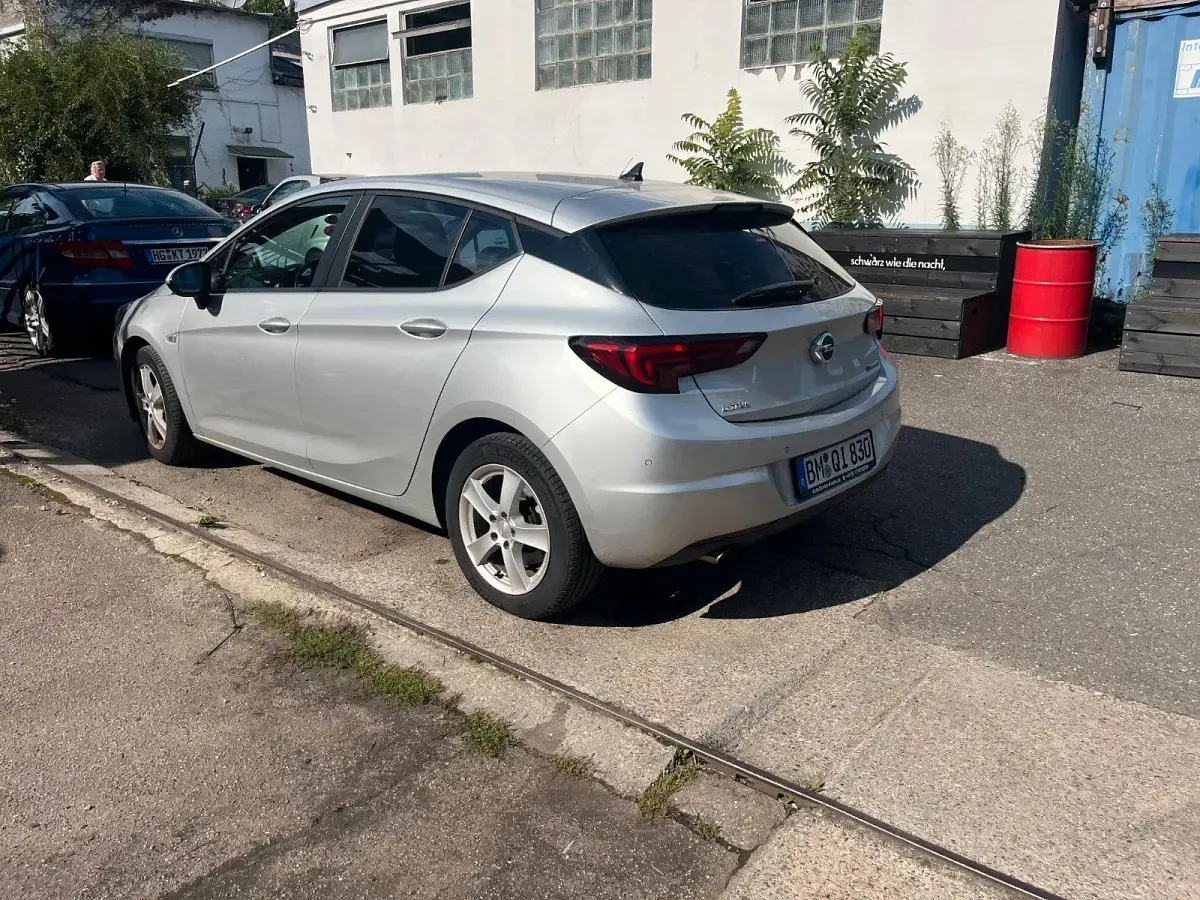 Gebraucht Opel Astra 118 PS (86 kW) 2016 Silber Limousine