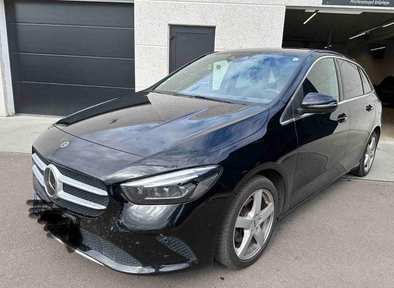 Schwarz Gebraucht 2019 Mercedes B200 Van / Kleinbus | 15.100 € (Guter Preis) - Bild 1/4