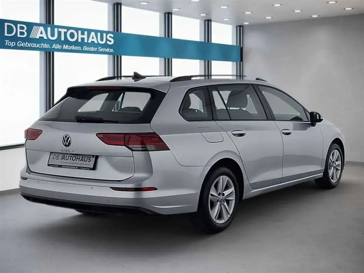 Gebraucht VW Golf VIII Life 110 PS (80 kW) 2023 Silber Kombi