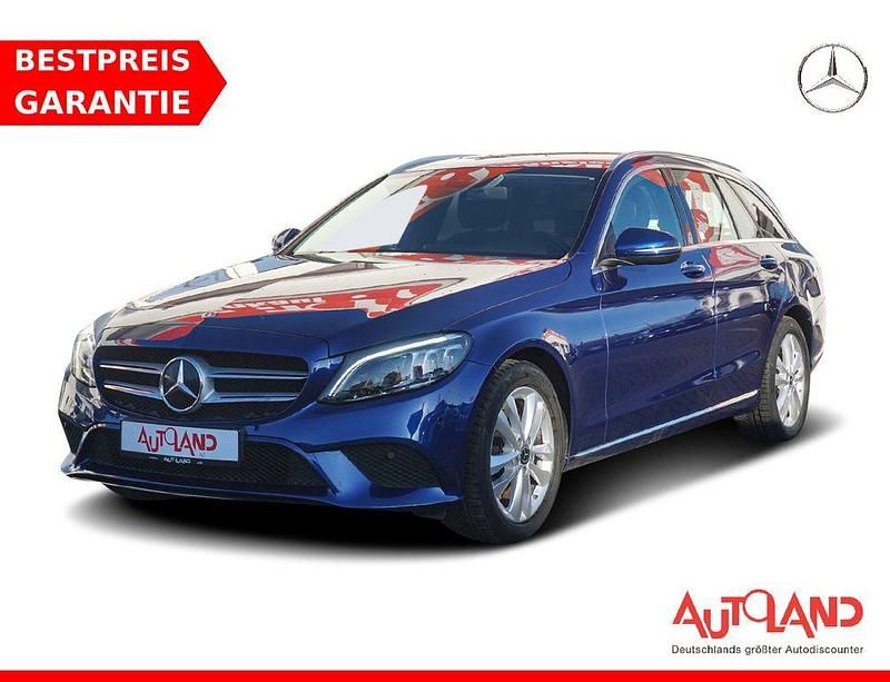 Blau Gebraucht 2018 Mercedes C180 Avantgarde Kombi | 22.990 € (Fairer Preis) - Bild 1/4
