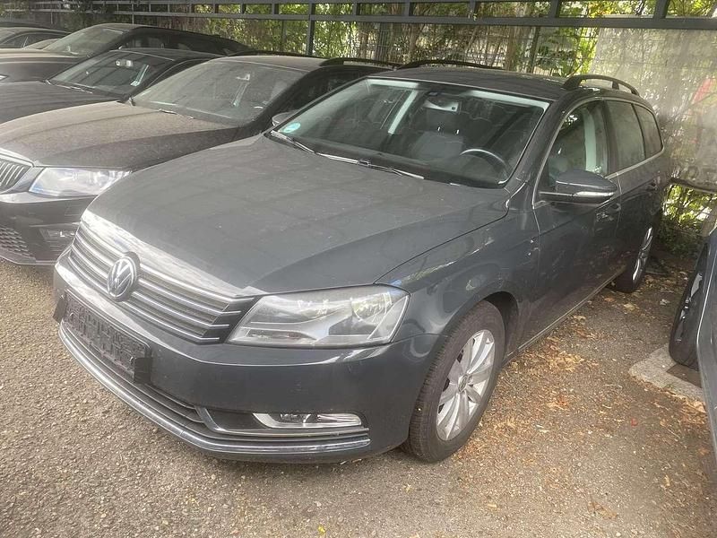Gebraucht VW Passat Comfortline 122 PS (89 kW) 2012 Uranograu/cinza urano Kombi