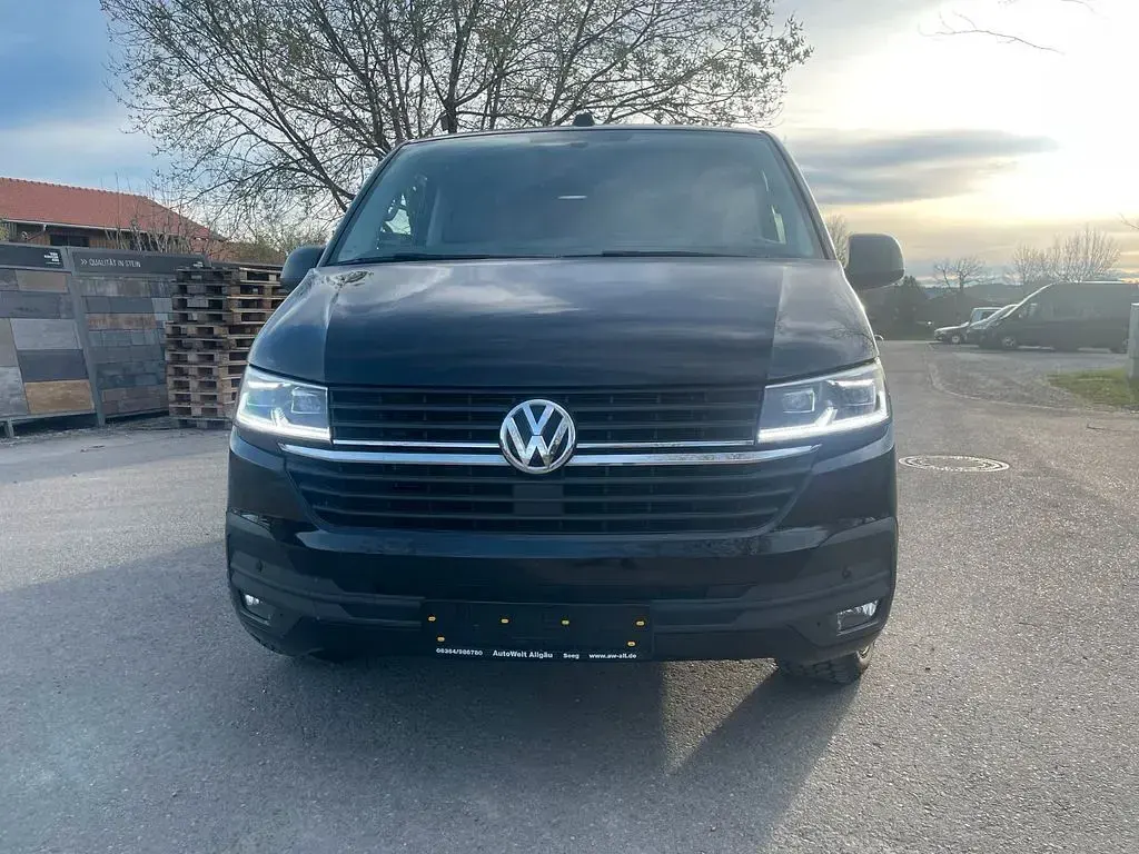 Gebraucht VW Multivan Trendline 150 PS (110 kW) 2020 Deep black perleffekt Van / Kleinbus
