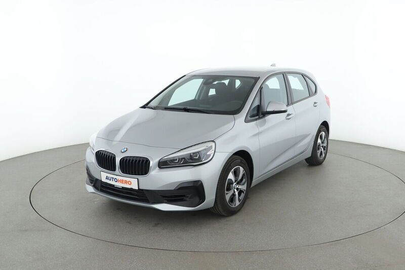 Grau Gebraucht 2021 BMW 216 Active Tourer Advantage Van / Kleinbus | 18.800 € - Bild 1/4