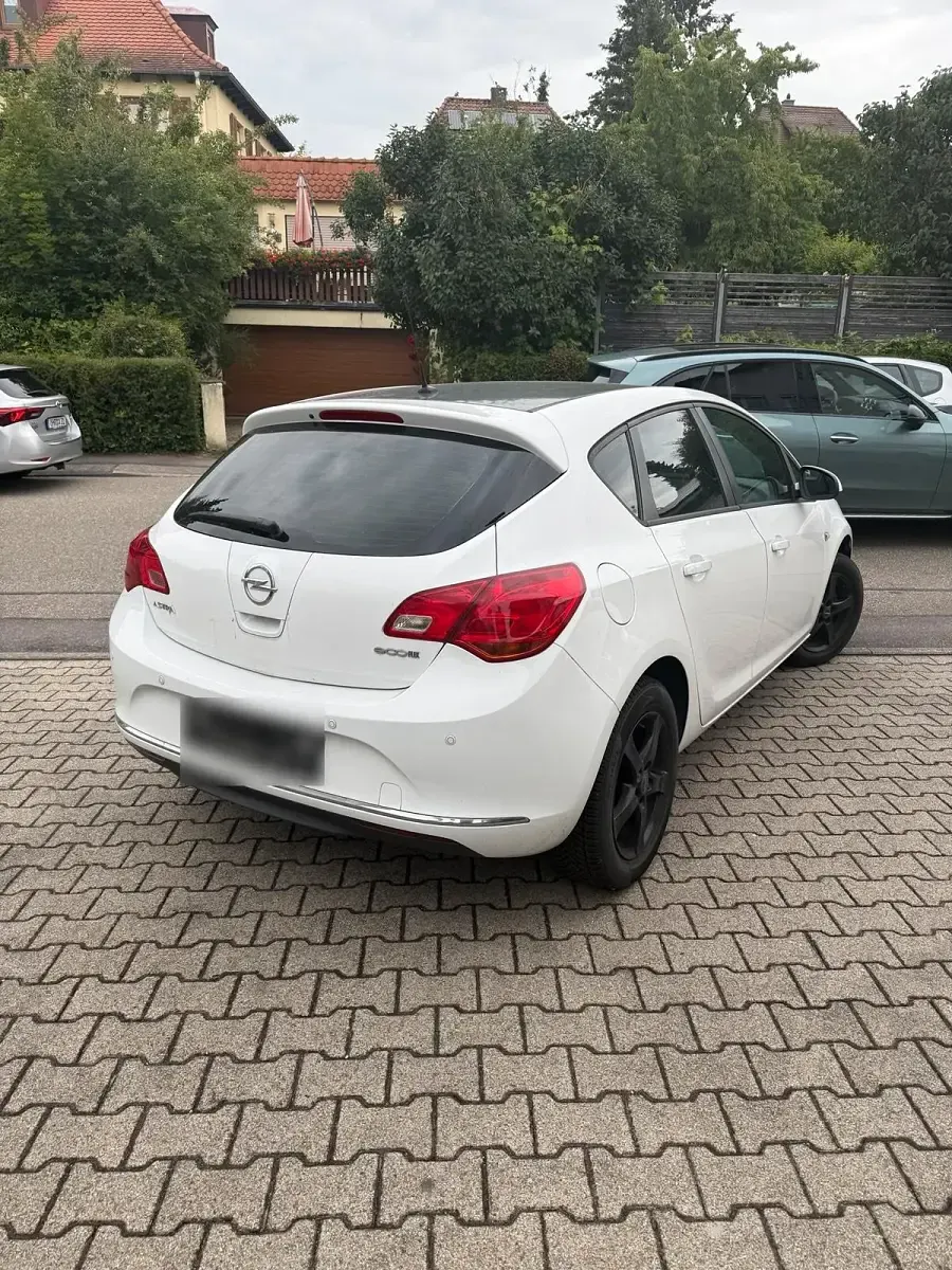 Gebraucht Opel Astra 87 PS (63 kW) 2013 Weiß Kleinwagen